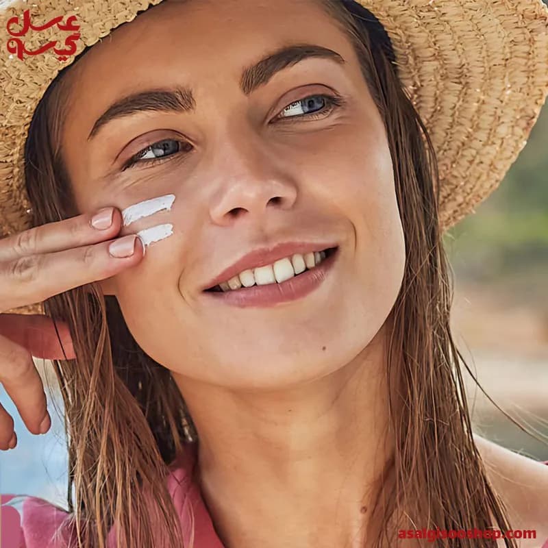 ضد آفتاب و ضد لک بیرنگ اکتیو یونیفای ایزدین|ISDIN FotoUltra Active Unify Sunscreen SPF50| کد 2533 — تصویر ۳