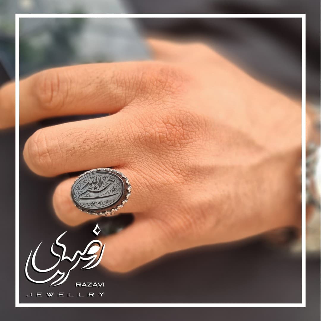انگشتر نقره مردانه عقیق مشکی اصل طرح نیزه حسبی الله — تصویر ۲