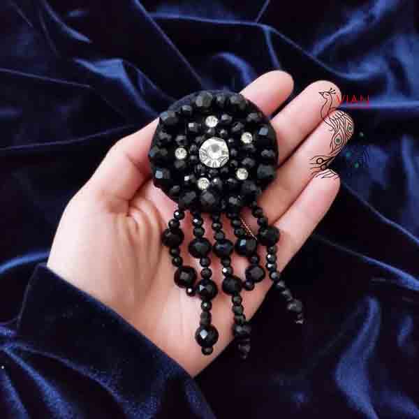 تکه دوزی گل سینه آویزدار