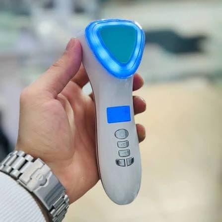 اسکوم ماساژور لیفت صورت سرد و گرم چند کاره اصل — تصویر ۴