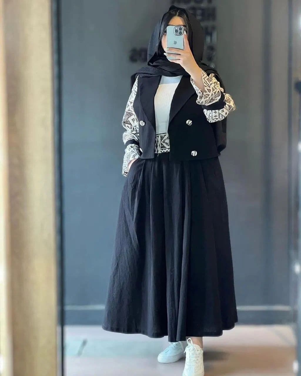 کت ودامن زنانه — تصویر ۳