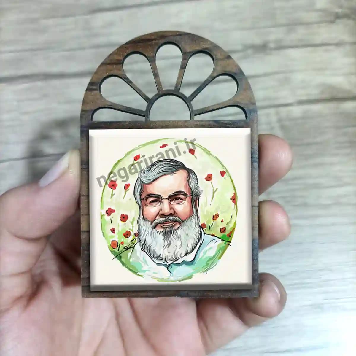 تندیس کاشی پنجره ای نقاشی سید حسن نصرالله مدل 2Z82 — تصویر ۳