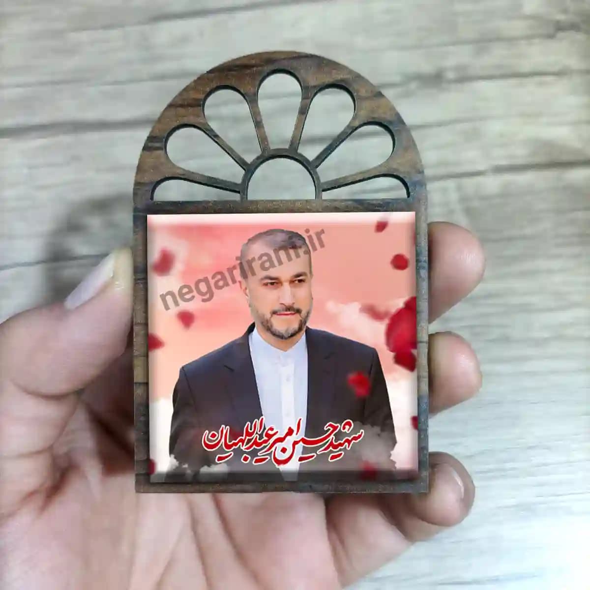 تندیس کاشی پنجره ای شهید حسین امیرعبداللهیان مدل 2Z79 — تصویر ۳