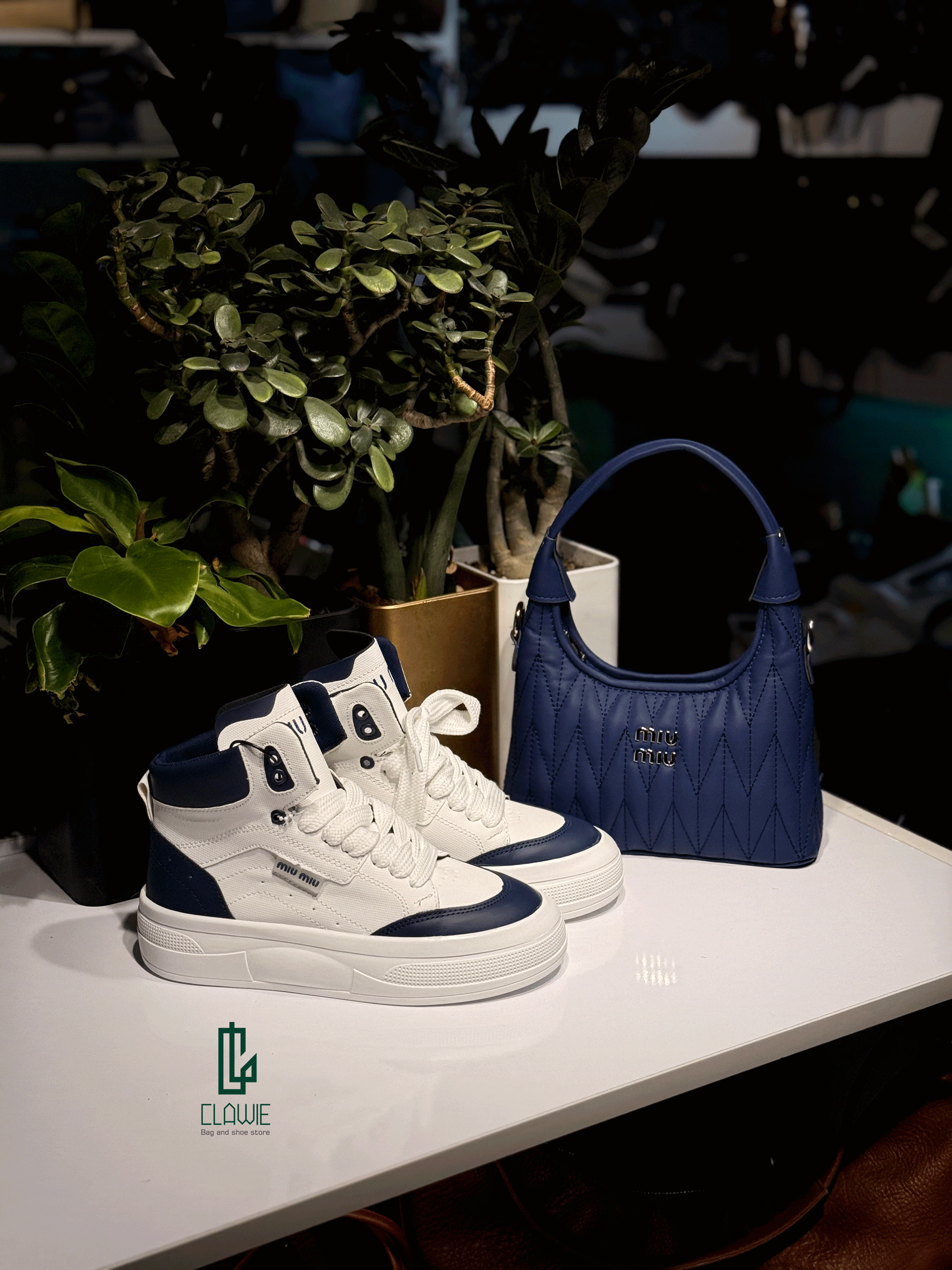 کتونی دخترانه: ساقدار سفید صورمه ای میومیو — تصویر ۴