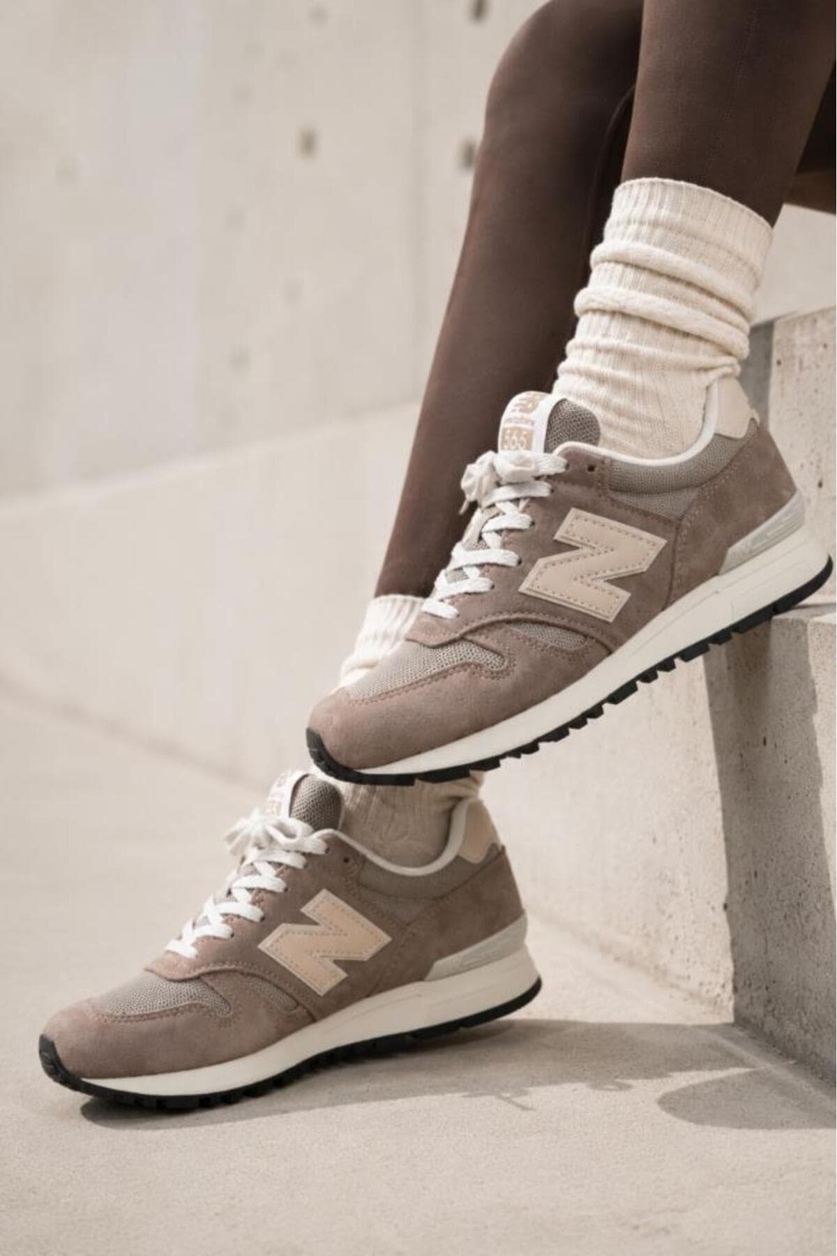 کفش اسنیکر نیو بالانس مردانه دوختنی قهوه ای بیسیک راسته اسپرت | New Balance ML565ANT TR