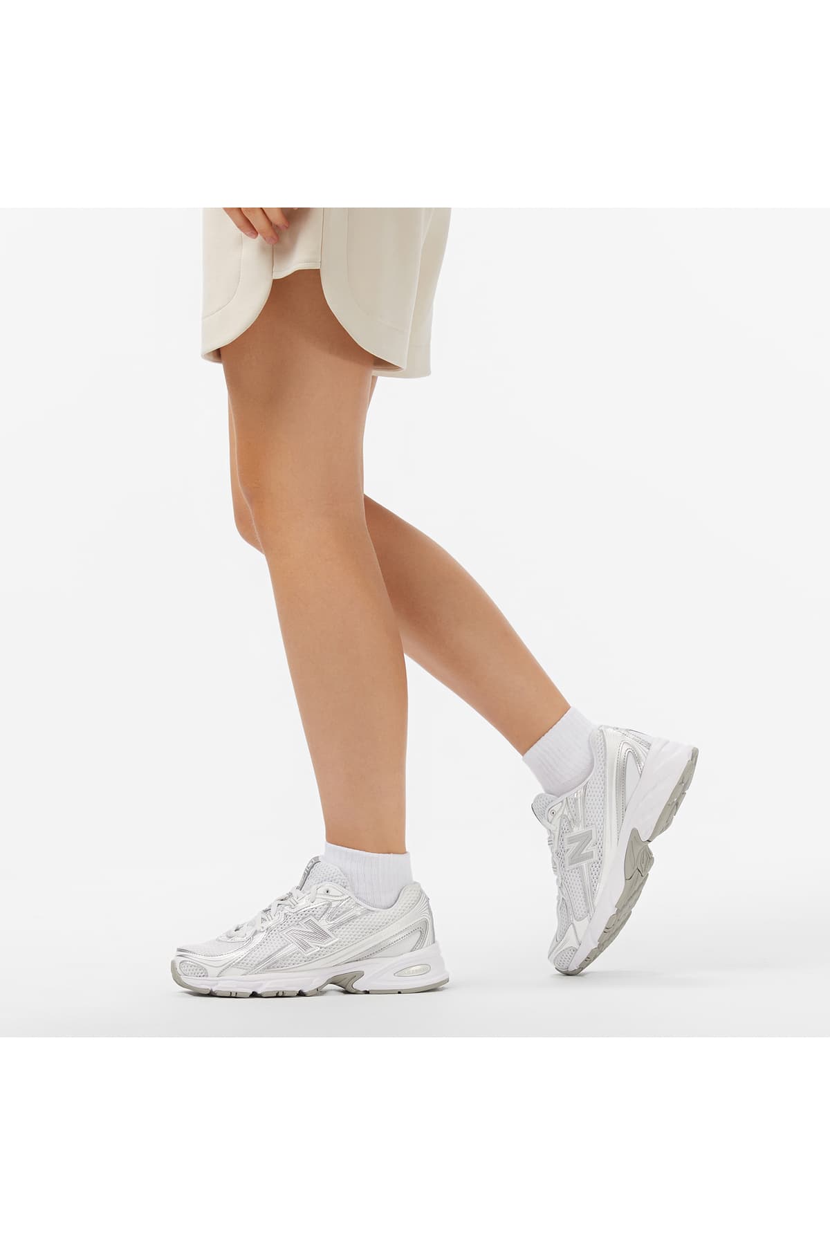 کفش اسنیکر نیو بالانس زنانه پارچه سفید بیسیک راسته کژوال/روزمره | New Balance U740WM2 ID — تصویر ۲