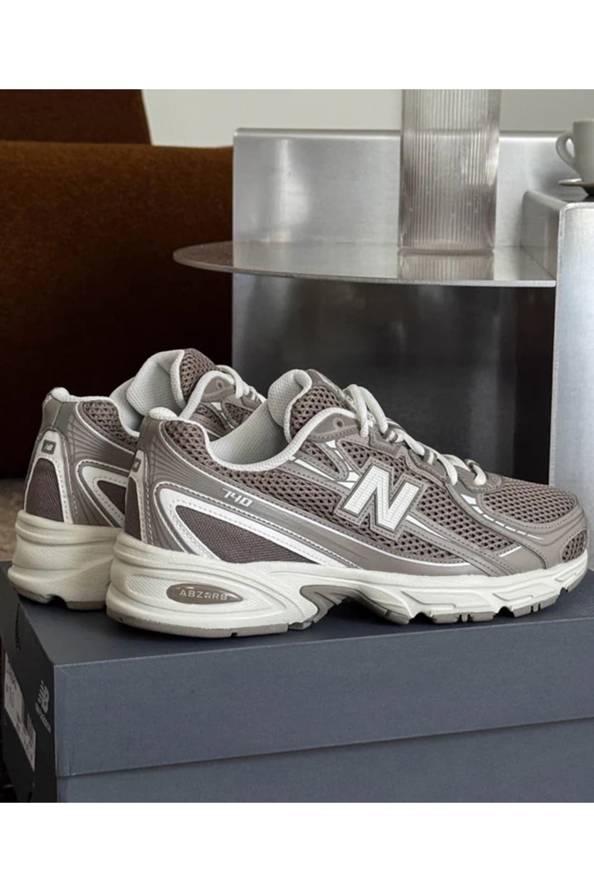 کفش اسنیکر نیو بالانس زنانه پارچه قهوه ای بیسیک راسته کژوال/روزمره | New Balance U740WM2 ID