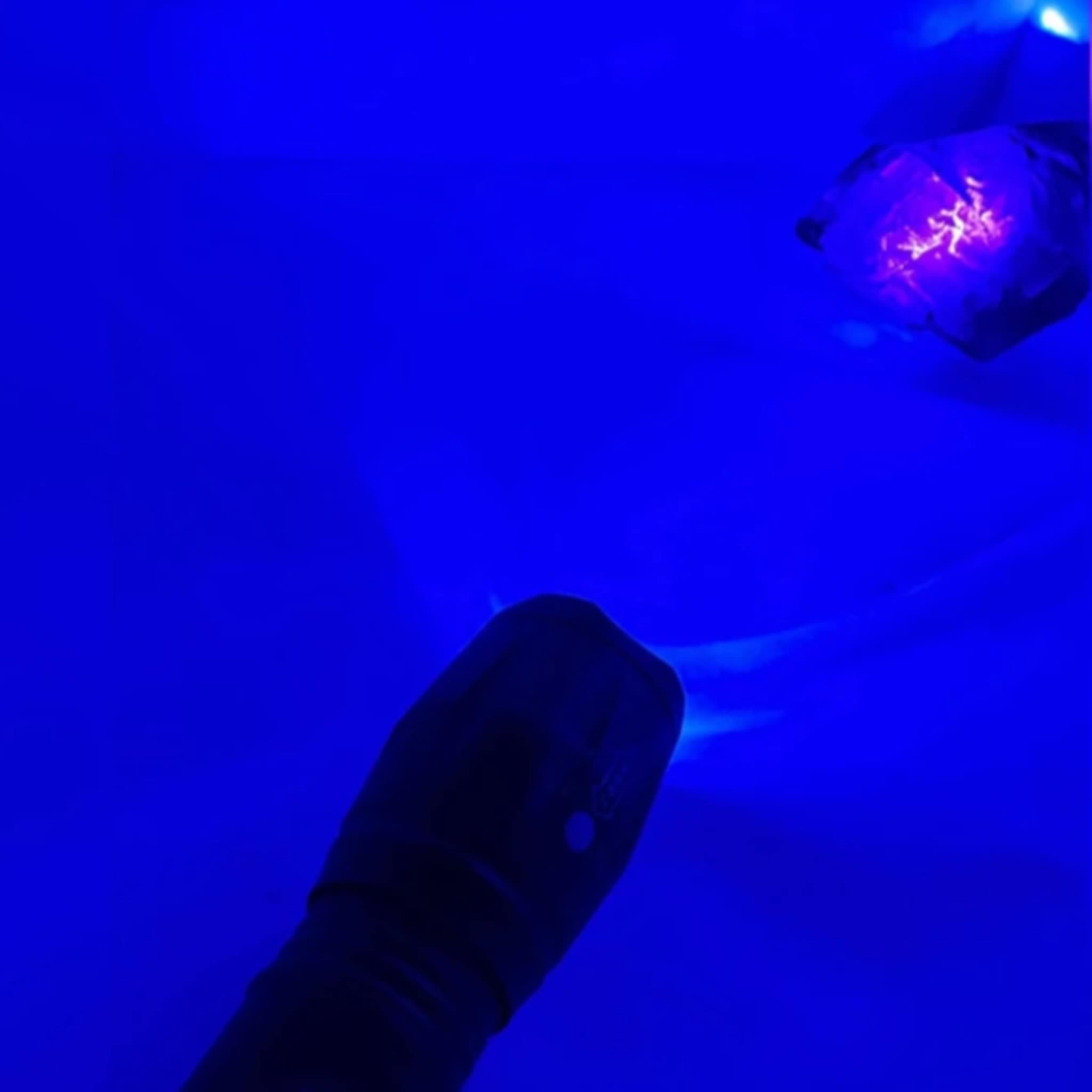 چراغ قوه دستی ویدز مدل UV365_395NM با نور بنفش — تصویر ۷