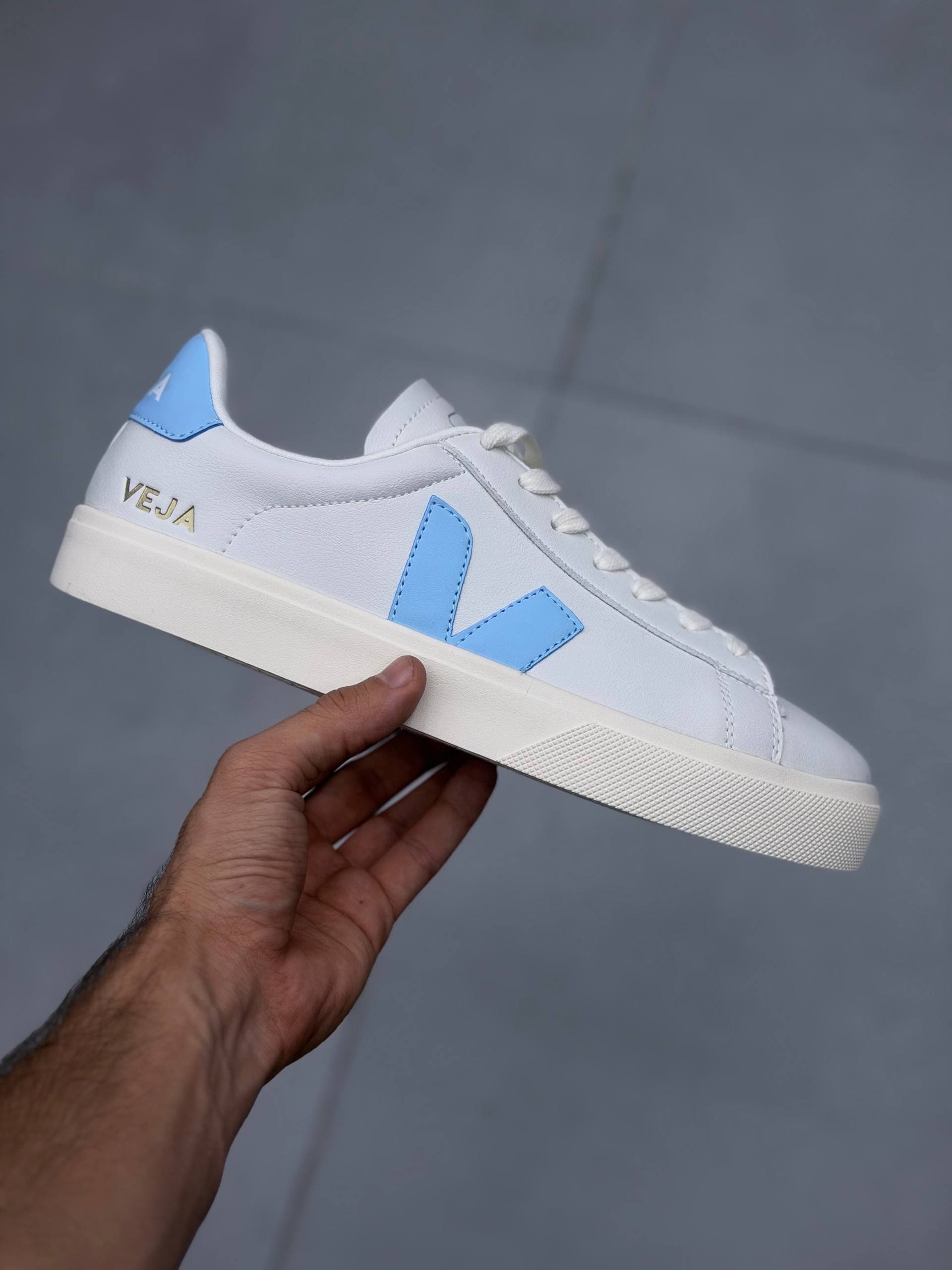 کتونی وجا سفید آبی VEJA White Blue — تصویر ۲