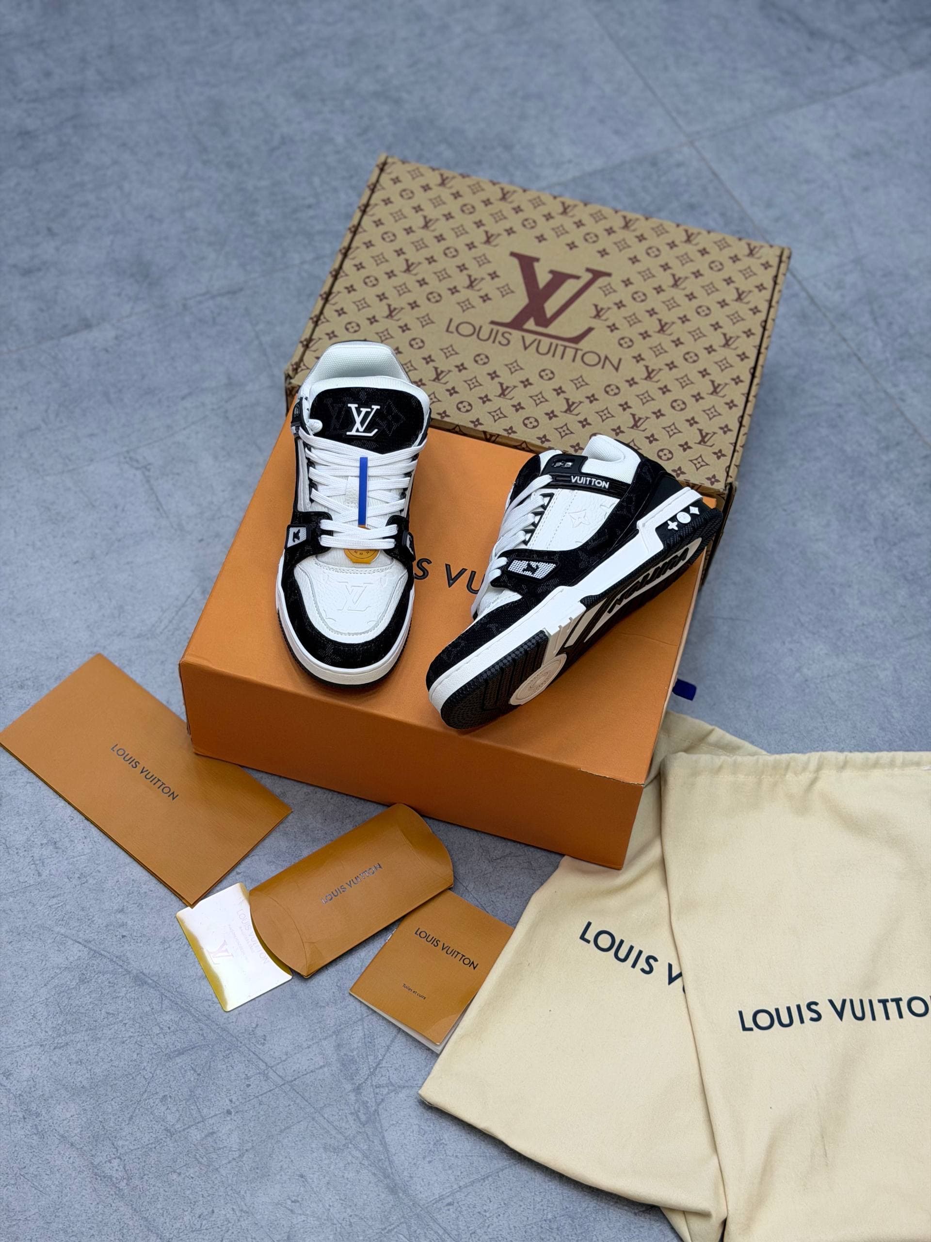 کتونی لویی ویتون ترینر مشکی سفید Louis Vuitton Trainer Black White