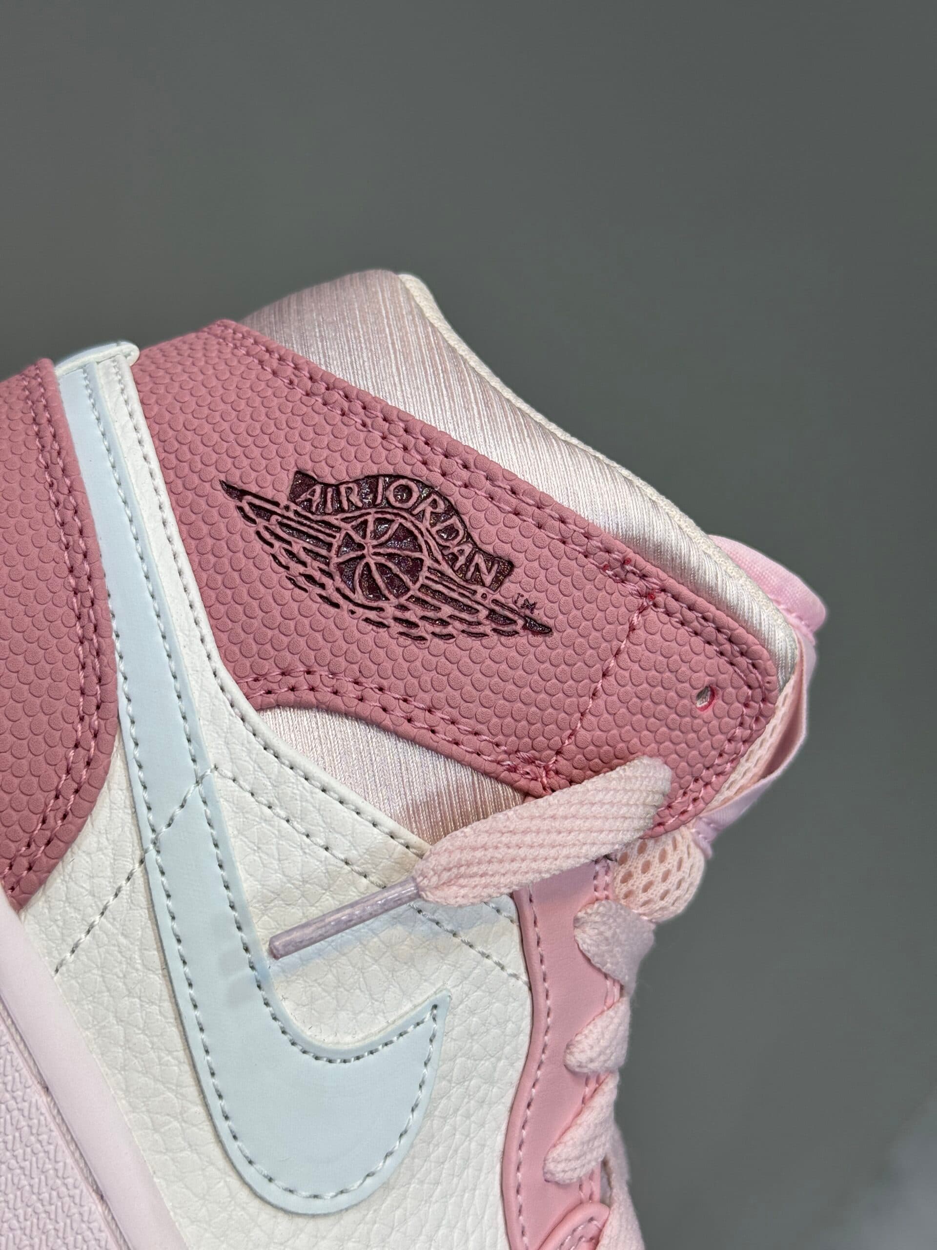 کتونی جردن وان ساقدار صورتی Nike Air Jordan 1 High Pink — تصویر ۴
