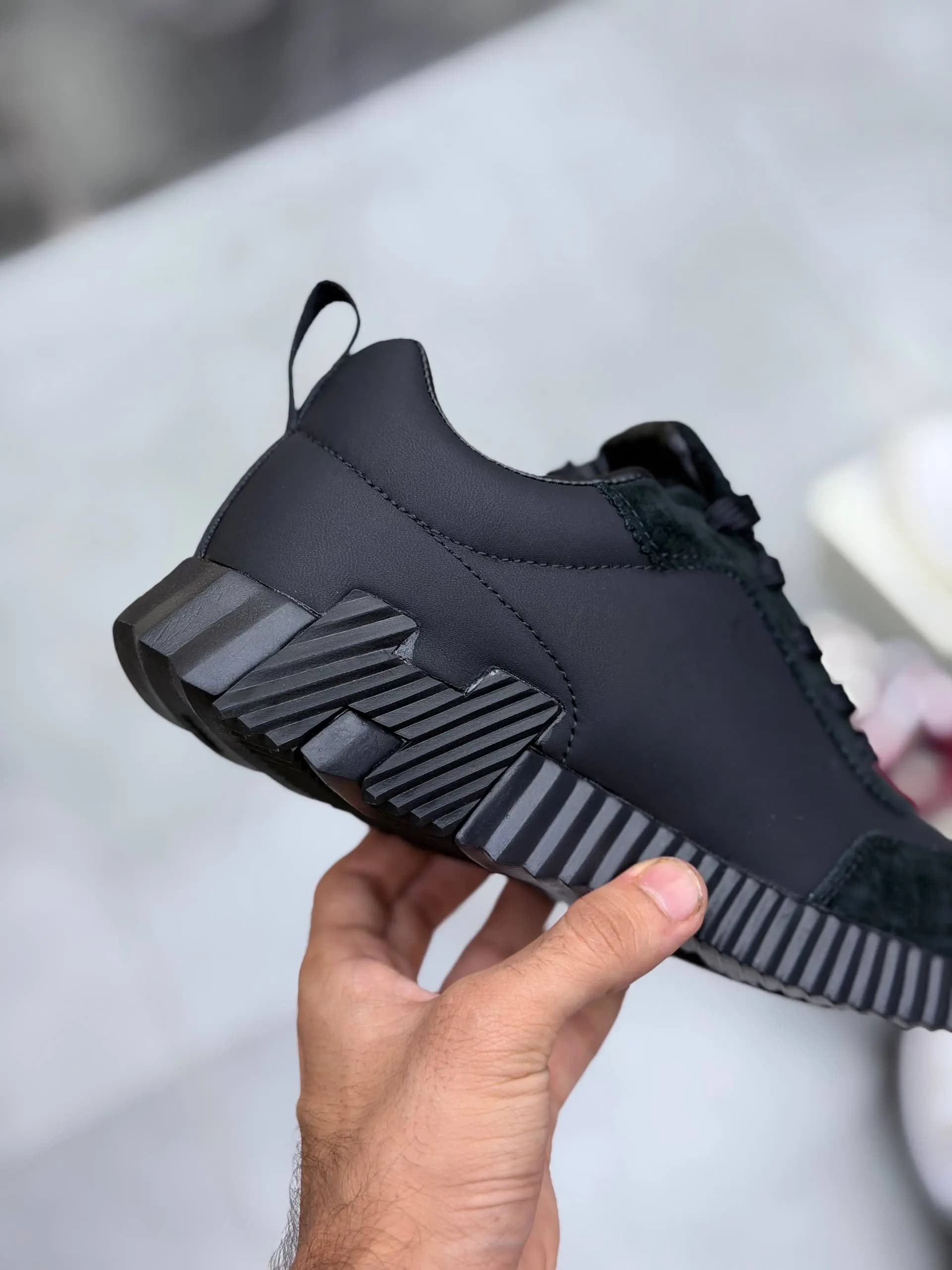 کتونی هرمس مشکی | Hermès Bouncing Sneaker — تصویر ۳