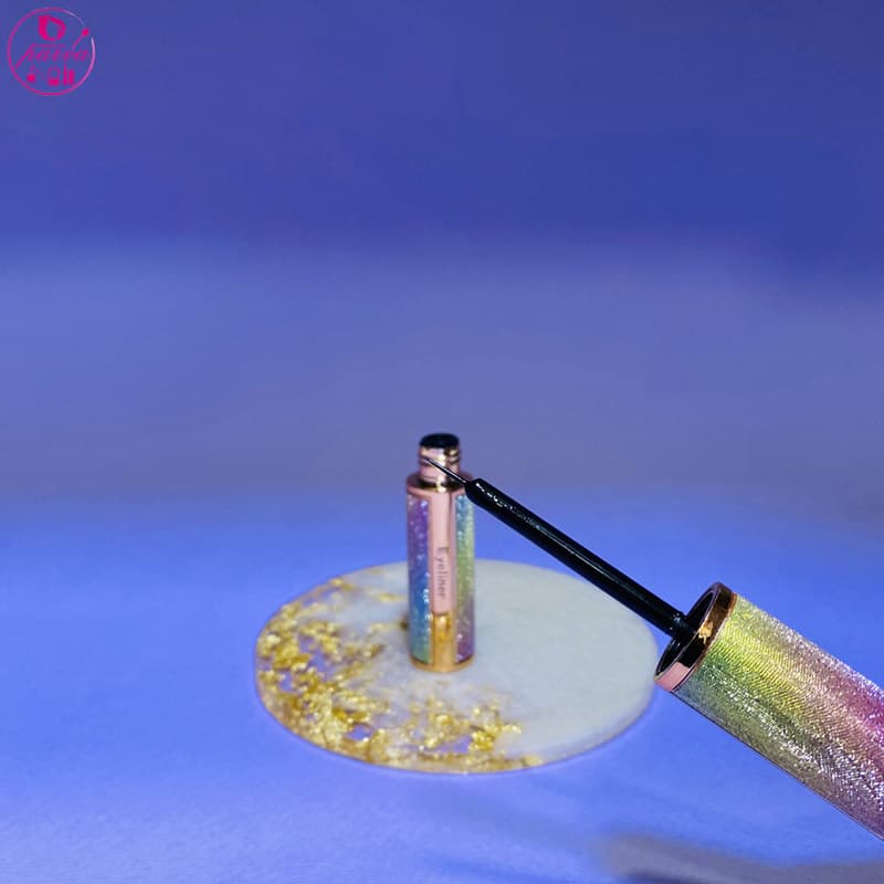 خط چشم مویی وی دی — تصویر ۳