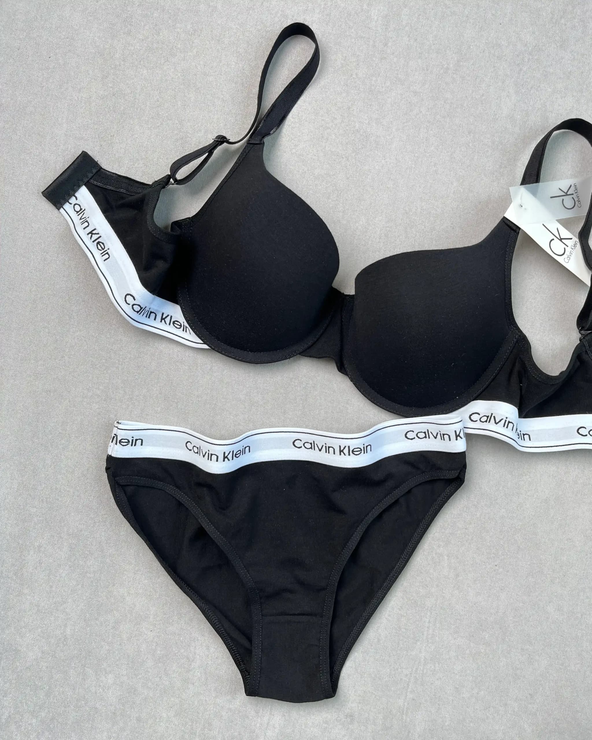 ست شورت و سوتین اسفنجی Calvin Klein کد ۱۱۰۱۵ — تصویر ۳