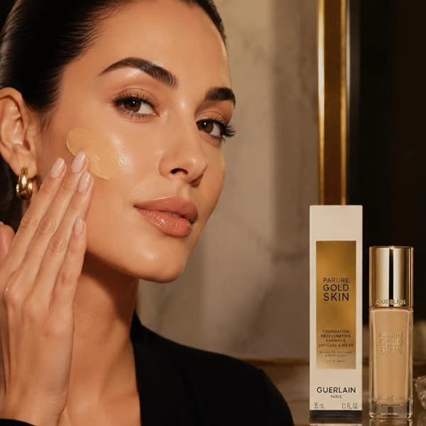 کرم پودر جوانساز و درخشان‌کننده گرلن پارور گلد اسکین (Guerlain Parure Gold Skin Foundation) — تصویر ۴