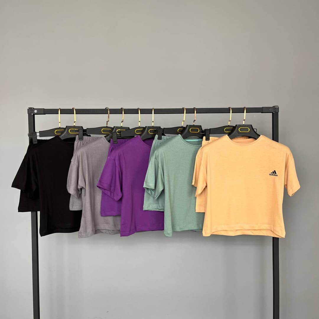 ست کراپ و شلوارک adidas پنبه کد 8659 (هر عدد 139/000 تومان)