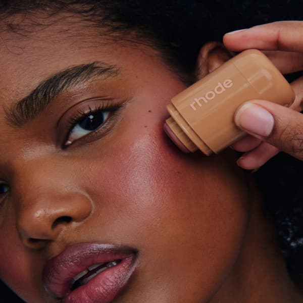 رژگونه استیکی بلاش رود Rhode Pocket Blush — تصویر ۵