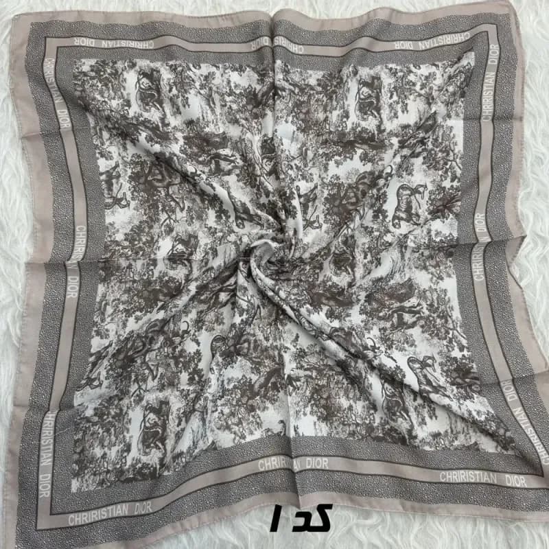 مینی اسکارف کرمی نخ قواره 65×65 سانتیمتر مناسب استفاده روزمره بدون آبرفت و رنگ رفت — تصویر ۶