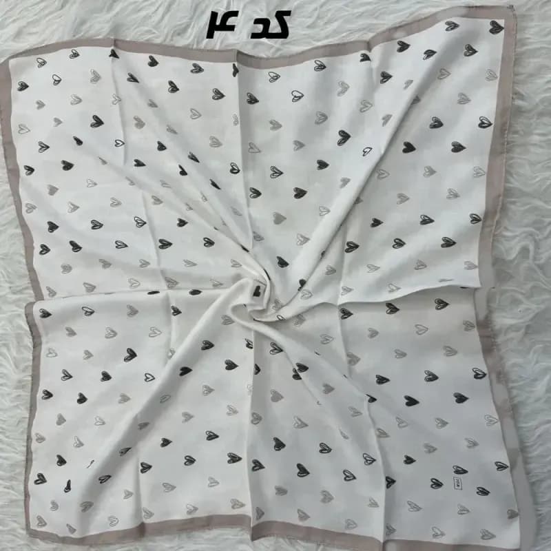 مینی اسکارف کرمی نخ قواره 65×65 سانتیمتر مناسب استفاده روزمره بدون آبرفت و رنگ رفت — تصویر ۳