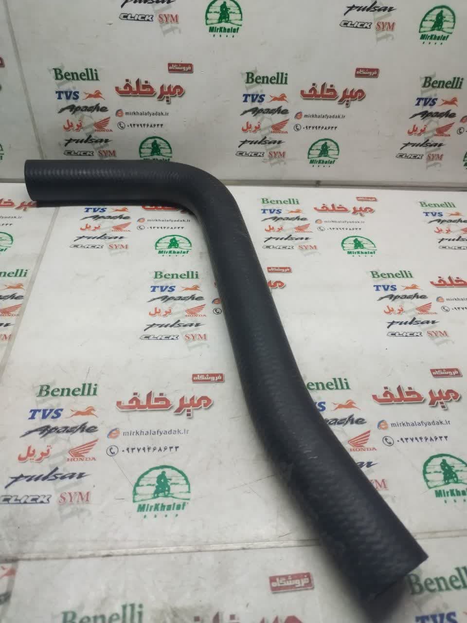 شلنگ (لوله) جنت رادیاتور اب بلند موتور بنلی 300 دوسیلندر اصلی (بلند تک یک خم) — تصویر ۲