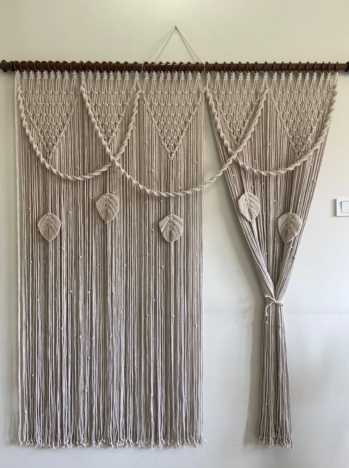 پرده مکرومه بافی خاتون ۲۰۲۱ طرح زنبوری
