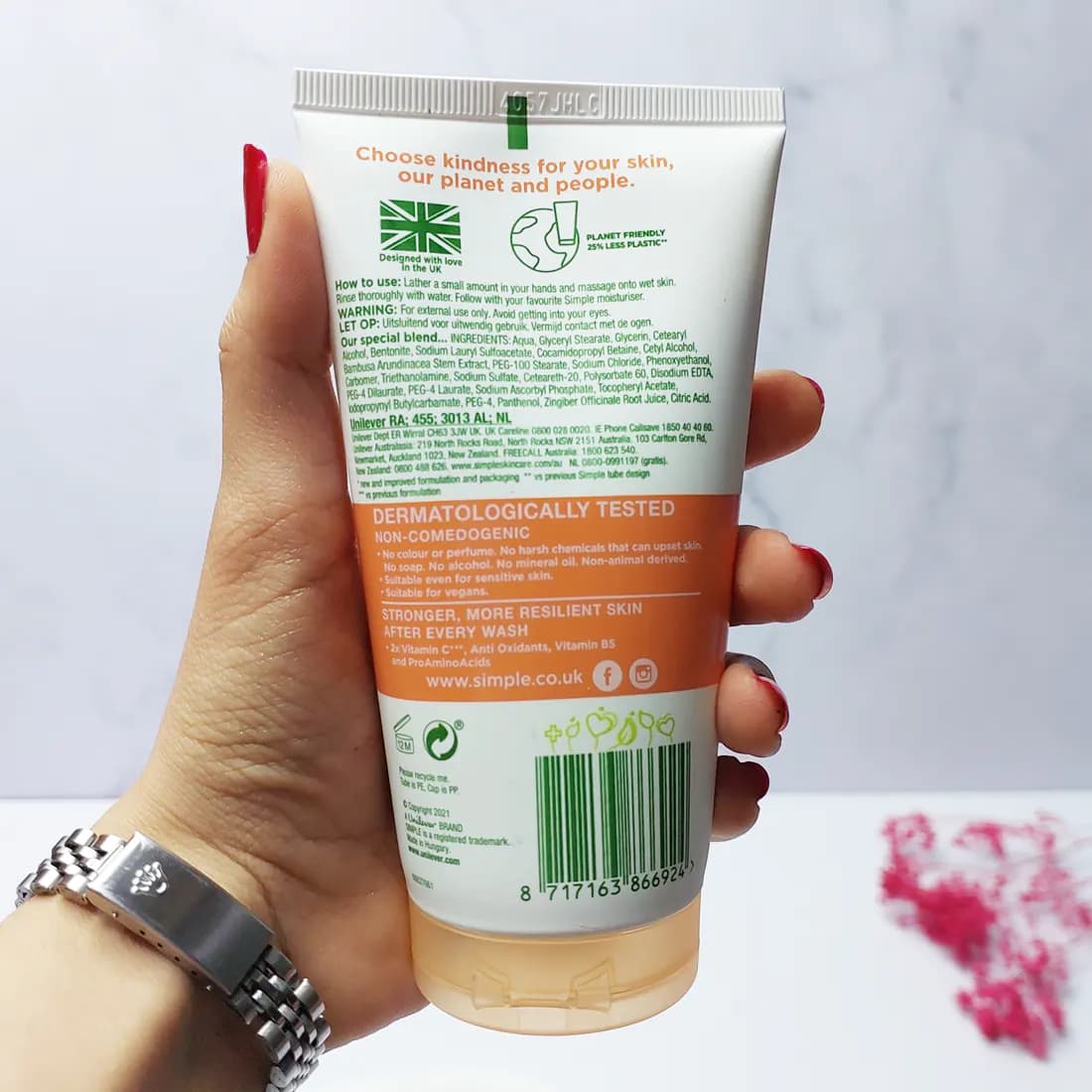 ژل شستشو صورت ویتامین C سیمپل مدل Glow حجم 150میلی لیتر — تصویر ۲