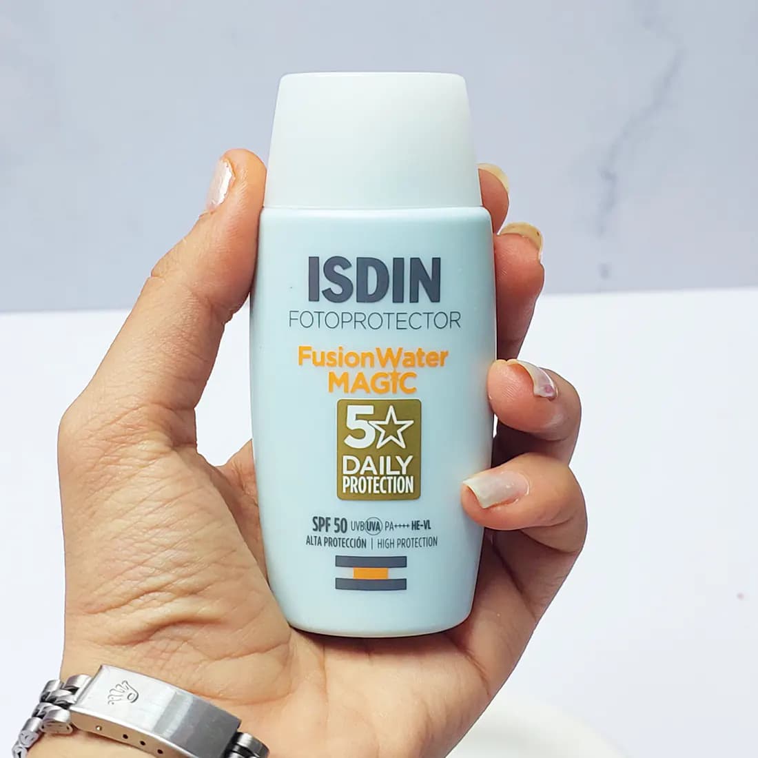 ضد آفتاب ایزدین مدل فیوژن واتر حجم 50 میلی لیتر