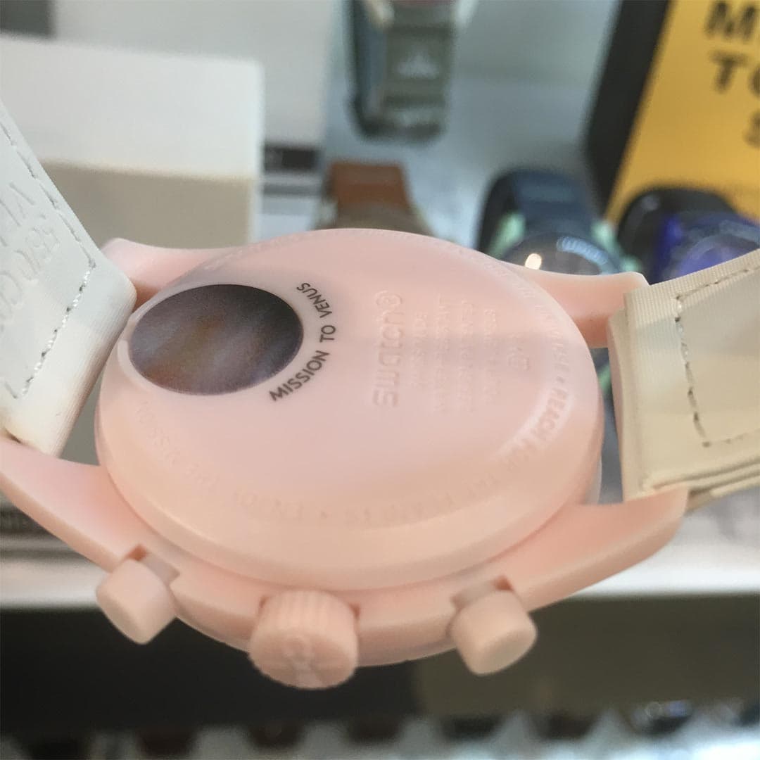 ساعت مچی مردانه و زنانه امگا سواچ مدل Mission to Venus سه موتوره فعال — تصویر ۶
