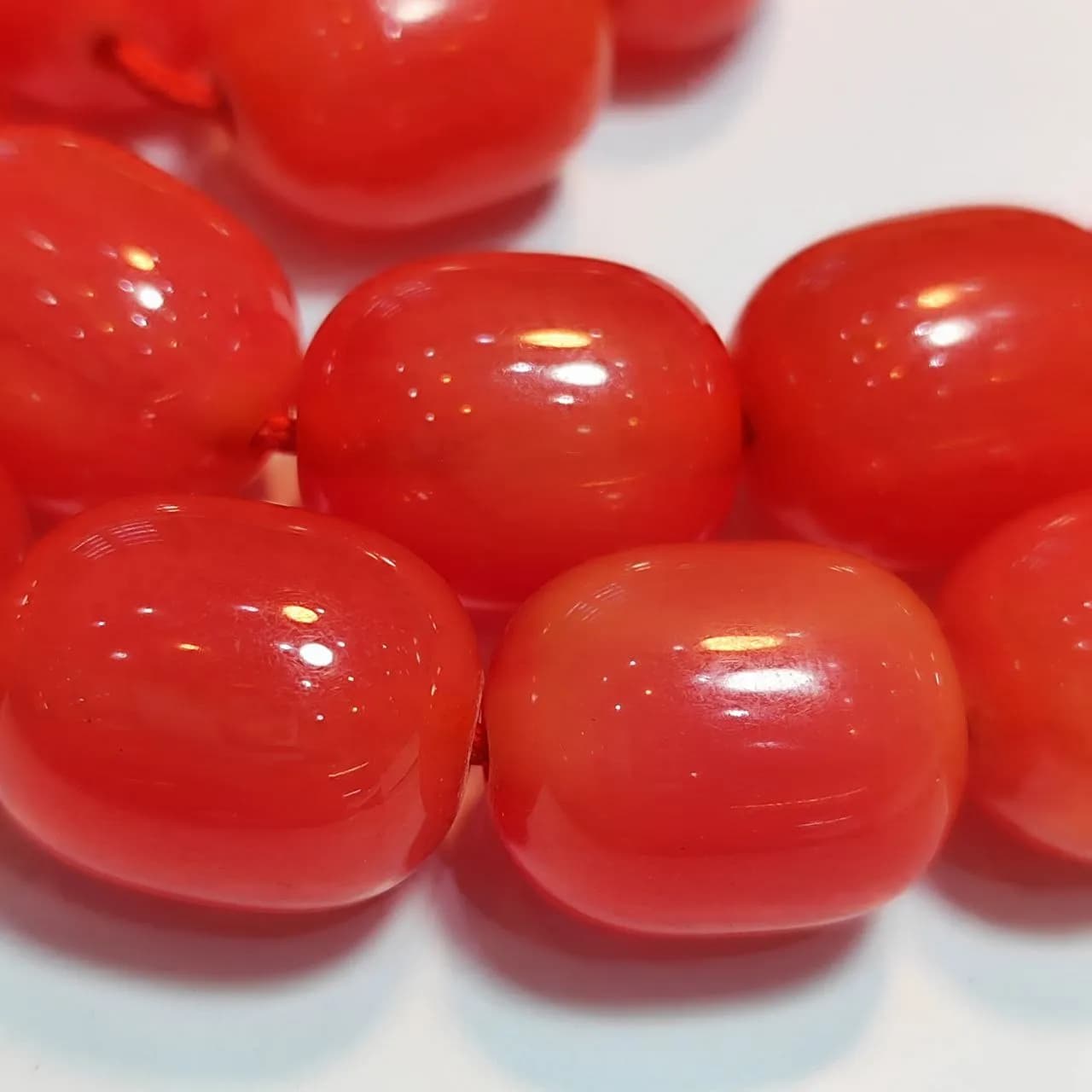 تسبیح سندلوس اصل کلکسیونی بودار 33 دانه خربزه‌ای آلمانی (تراش هنگ کنگ) نایاب کد ۱۰۲۵ — تصویر ۴