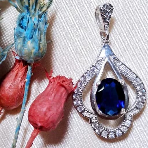 گردنبند نقره نگین آبی زنانه آبکاری طلا سفید عیار 925 آقابزرگ کد Med35 — تصویر ۴