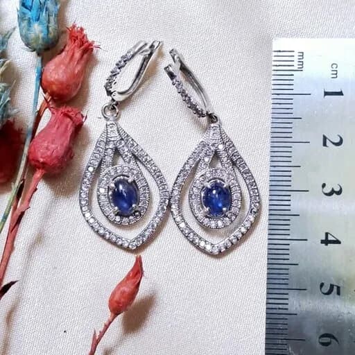 گوشواره نقره زنانه نگین یاقوت کبود عیار 925 آقابزرگ کد G129 — تصویر ۳