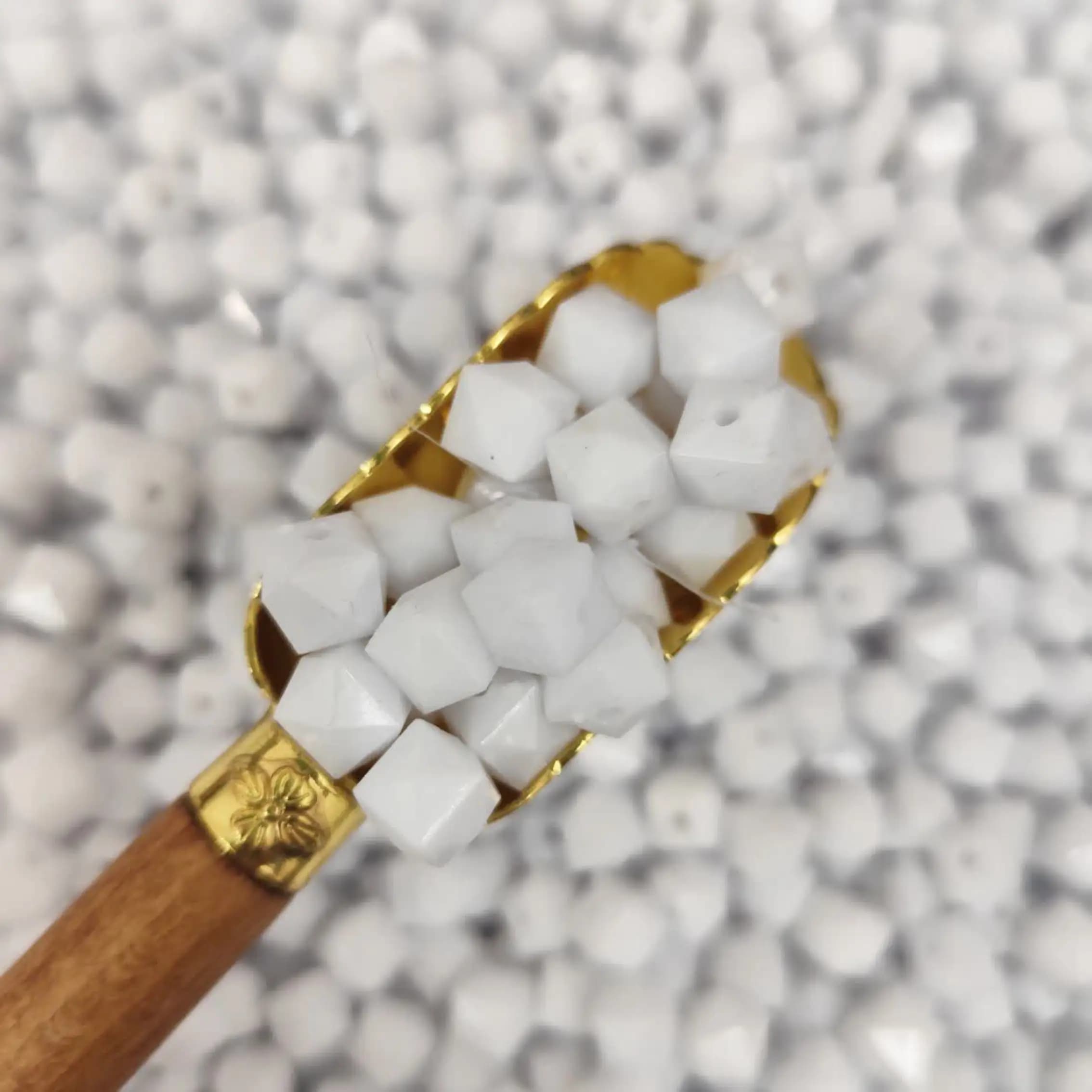 مهره رنگی ایرانی سفید چندوجهی سایز 10میل(100گرمی)