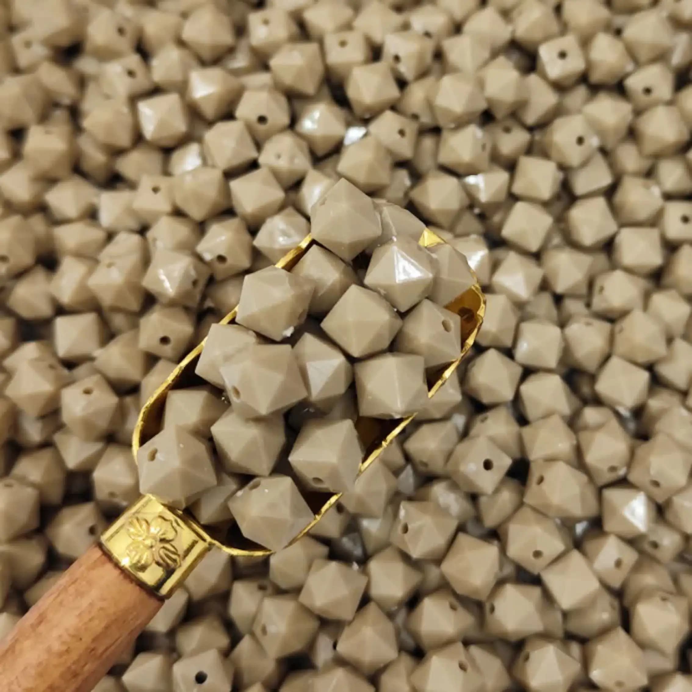 مهره رنگی ایرانی خاکی چندوجهی سایز 10میل(100گرمی)