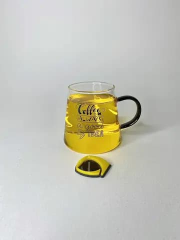 لیوان پیرکس دسته مشکی مخروطی