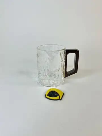 لیوان پیرکس دسته چوبی گرد شفاف برفی — تصویر ۳