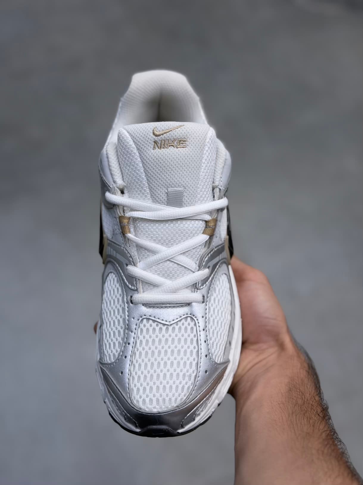 کتونی نایک وی فایو نقره ای طلایی Nike V5 RNR Parachute Beige — تصویر ۳