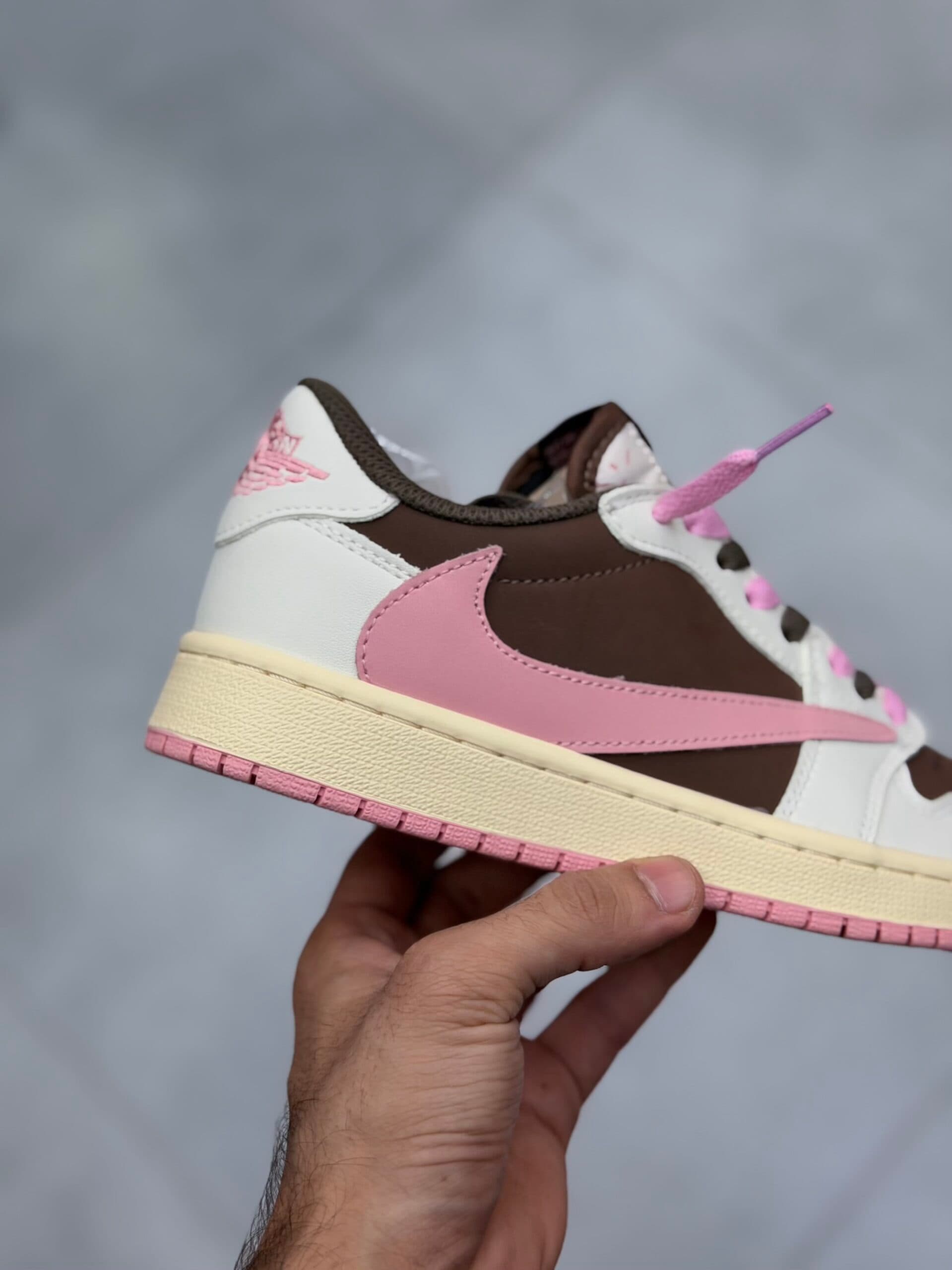 نایک ایر جردن 1 لو تراویس اسکات قهوه‌ای صورتی | Jordan 1 Low Travis Scott — تصویر ۵