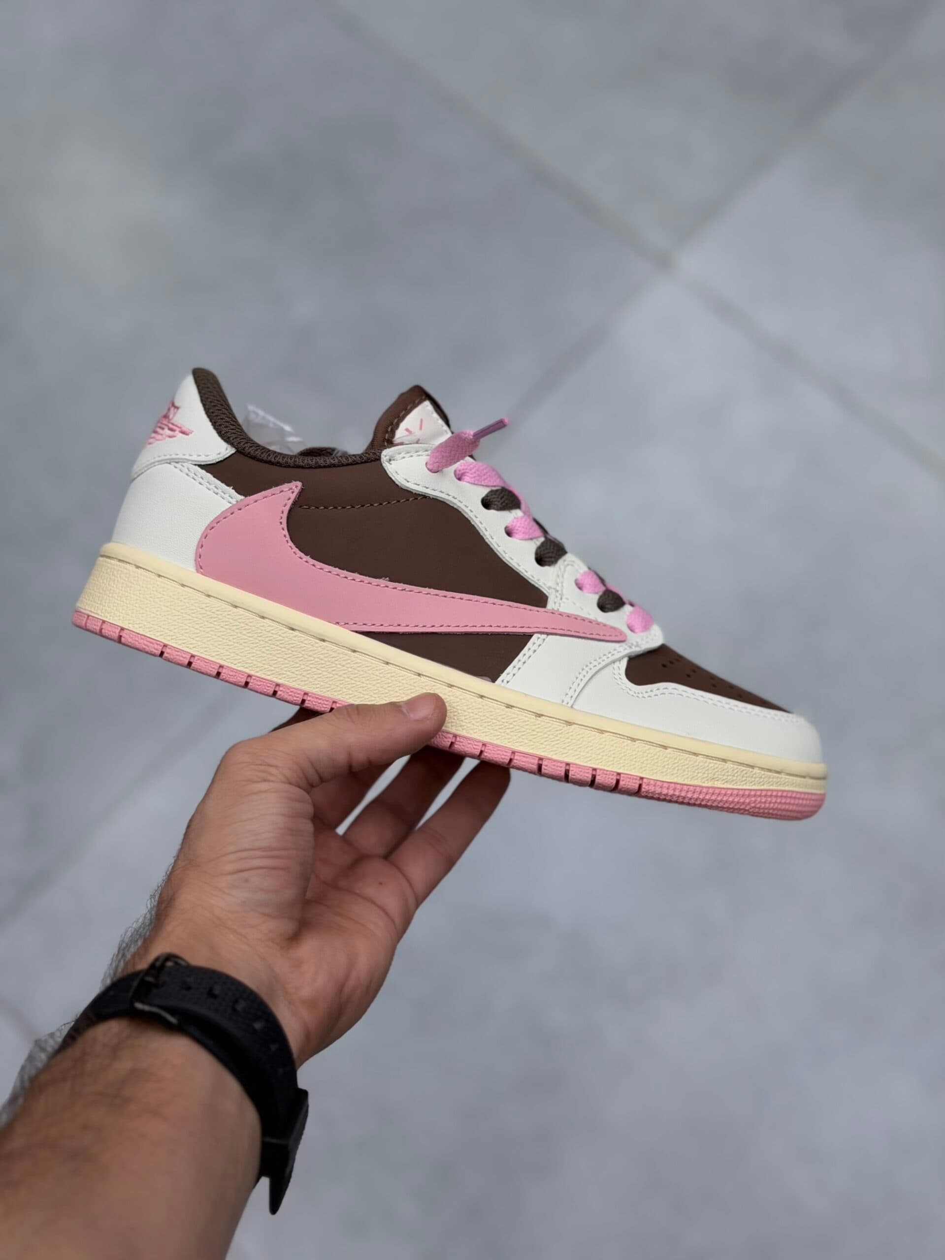 نایک ایر جردن 1 لو تراویس اسکات قهوه‌ای صورتی | Jordan 1 Low Travis Scott — تصویر ۲