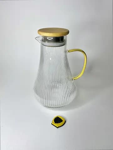 پارچ پیرکس خمره ای شیاردار دسته طلایی 1800 میلی لیتر — تصویر ۲