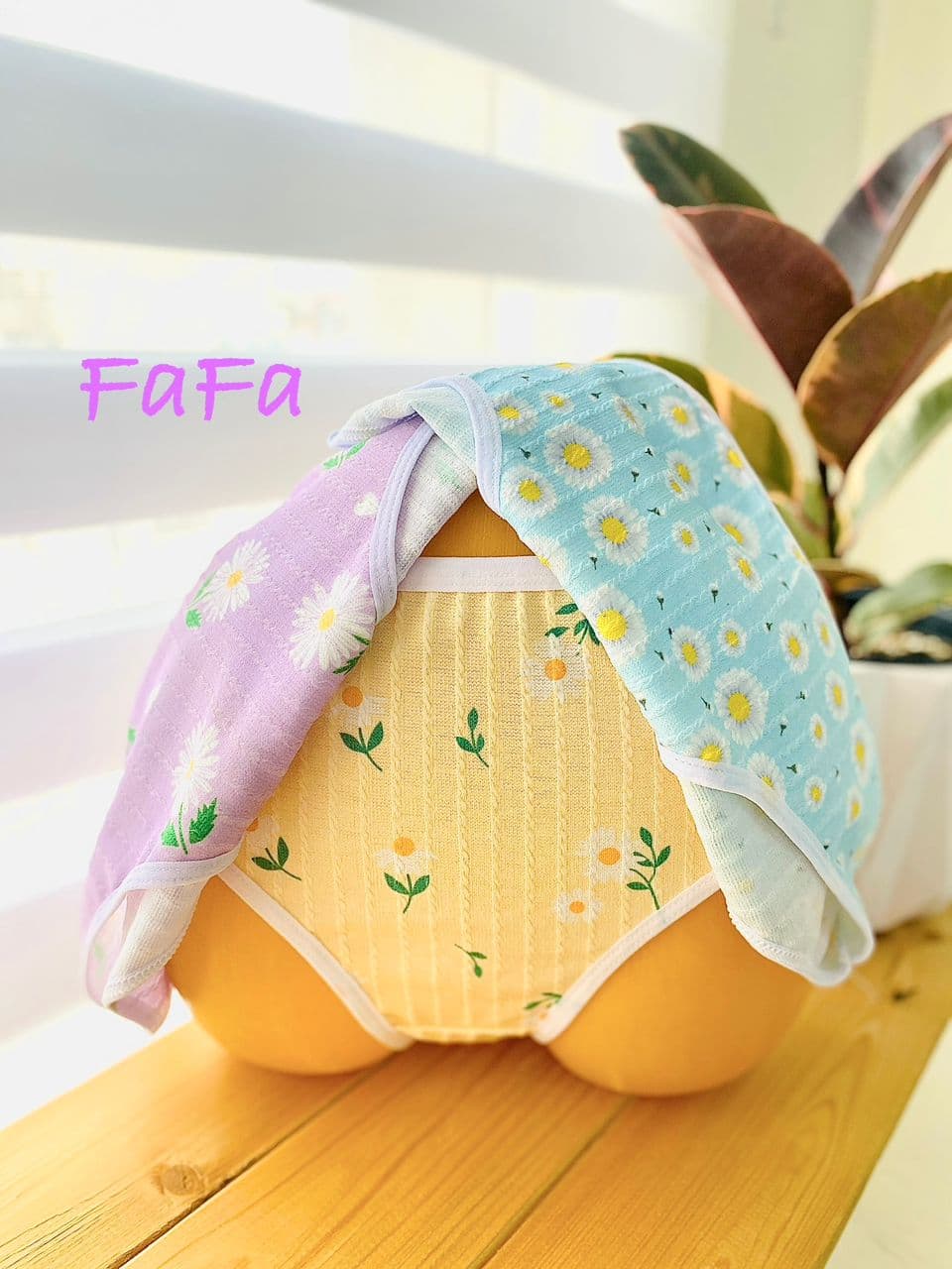 شورت زنانه نخی کبریتی فافا(جین ۱۲تایی)