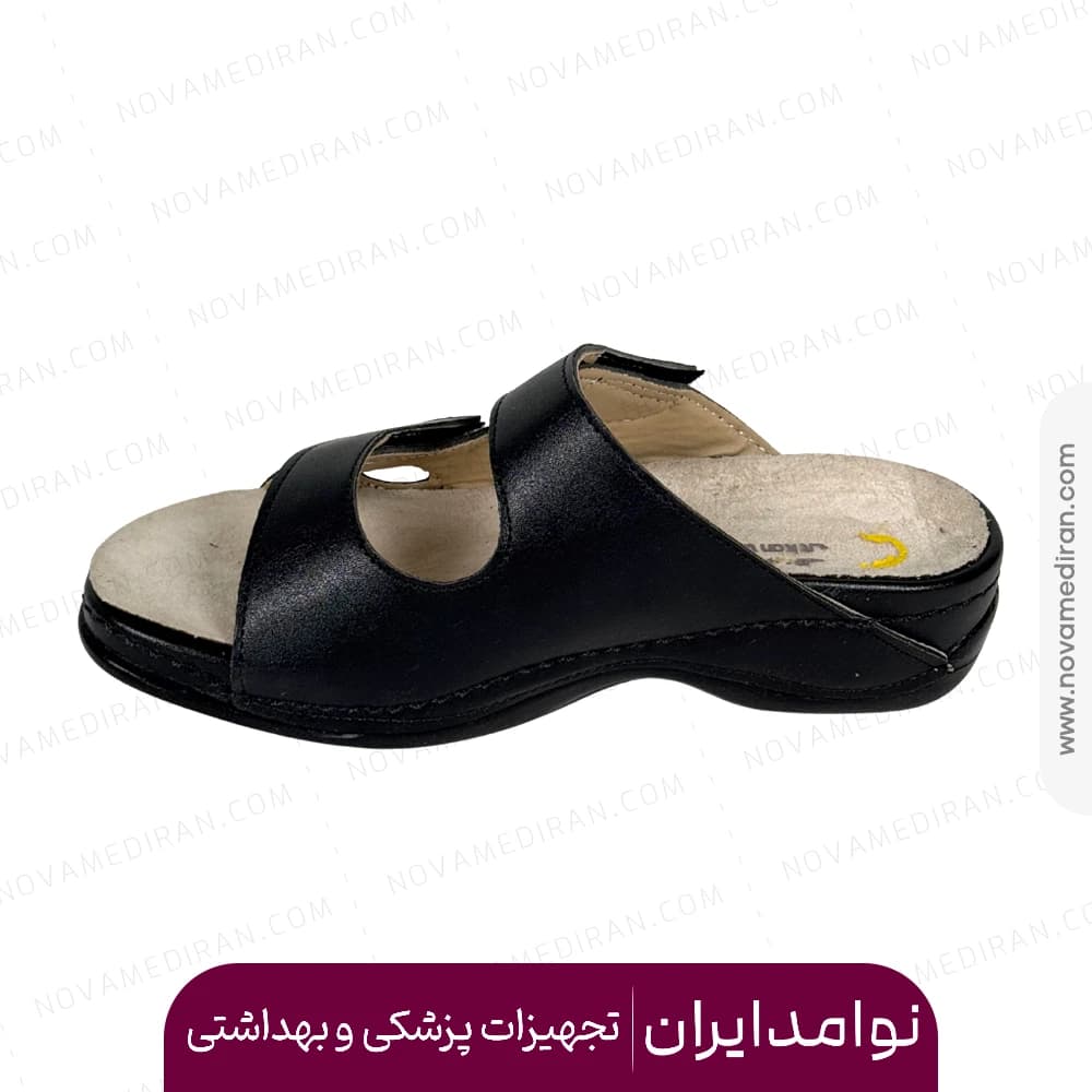 صندل زنانه طبی برند پاتکان طب کد ۱۵۵ رنگ مشکی با کفی قابل تعویض — تصویر ۴