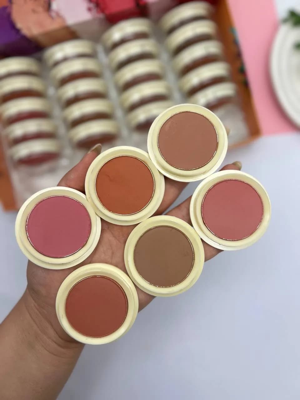 رژگونه مات ابر و بادی کاریکاتور