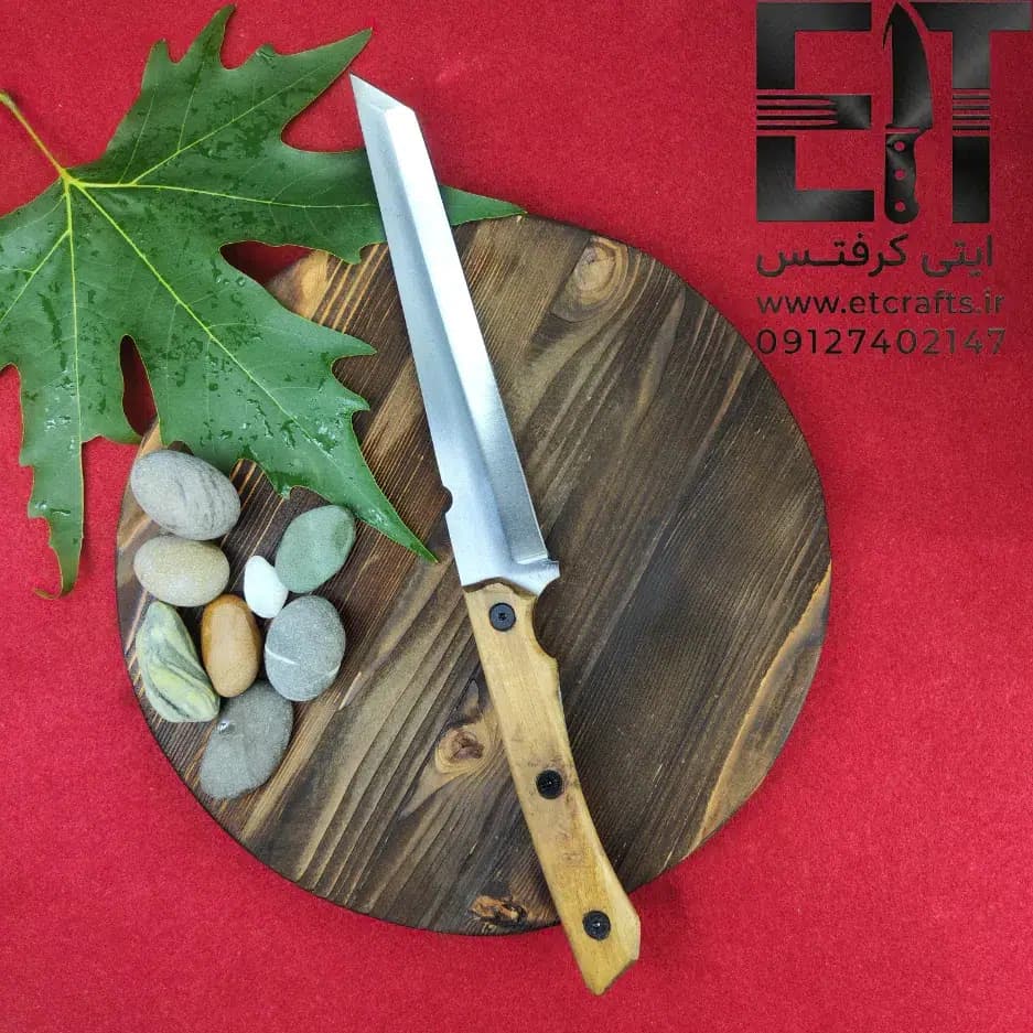 چاقو شکاری طرح تانتو ژاپنی ایران نایف (تیغه یک‌تکه فولاد CK60 و دسته چوب چنار) دست ساز استاد سید عباس وفی زنجان — تصویر ۴