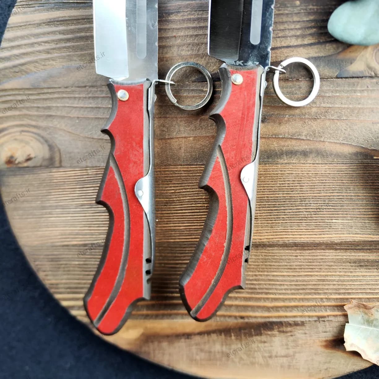 چاقو تاشو بوکانی کردستان ضامن نارنجکی مدل سرنیزه AK-47 دست ساز | تیغه استیل ضد زنگ و دسته کائوچو — تصویر ۶