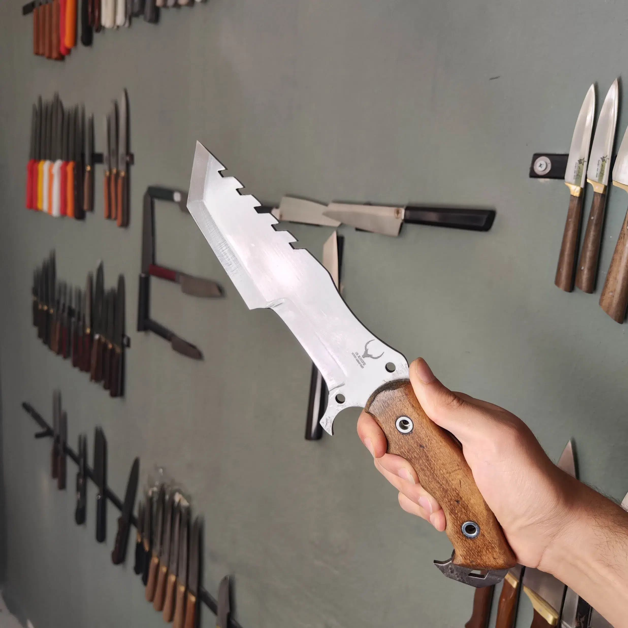 چاقو شکاری ایران نایف مدل شاخ کرگدن طرح Tahoma دست ساز زنجان (فولاد 80CRV2 دو پخ) + غلاف چرم دست دوز — تصویر ۶