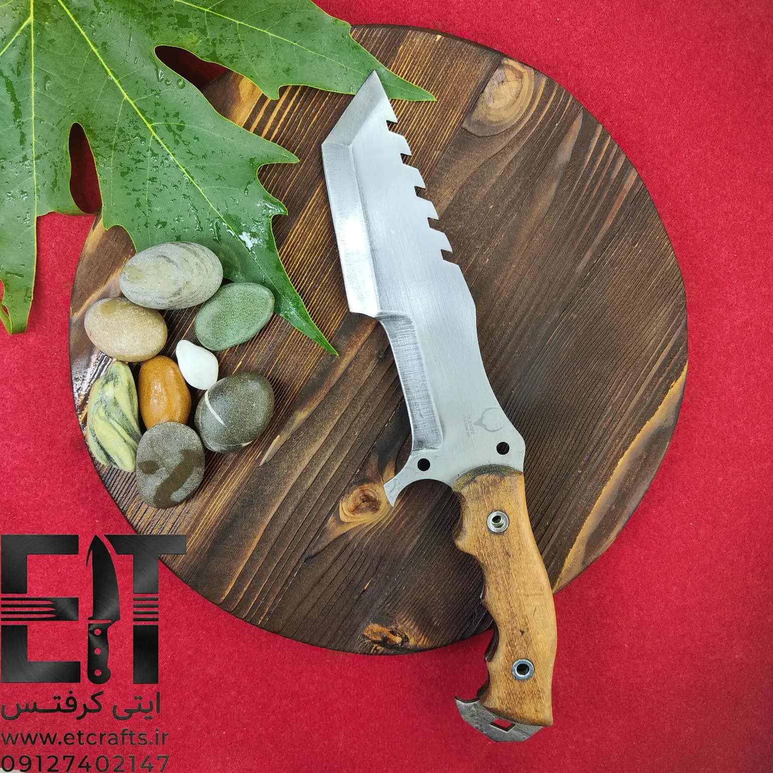 چاقو شکاری ایران نایف مدل شاخ کرگدن طرح Tahoma دست ساز زنجان (فولاد 80CRV2 دو پخ) + غلاف چرم دست دوز — تصویر ۳