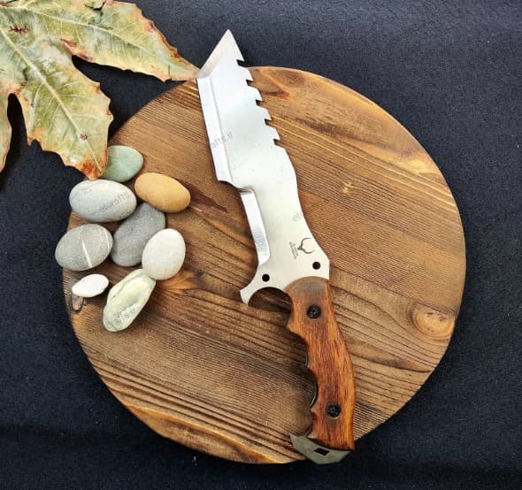 چاقو شکاری ایران نایف مدل شاخ کرگدن طرح Tahoma دست ساز زنجان (فولاد 80CRV2 دو پخ) + غلاف چرم دست دوز — تصویر ۴