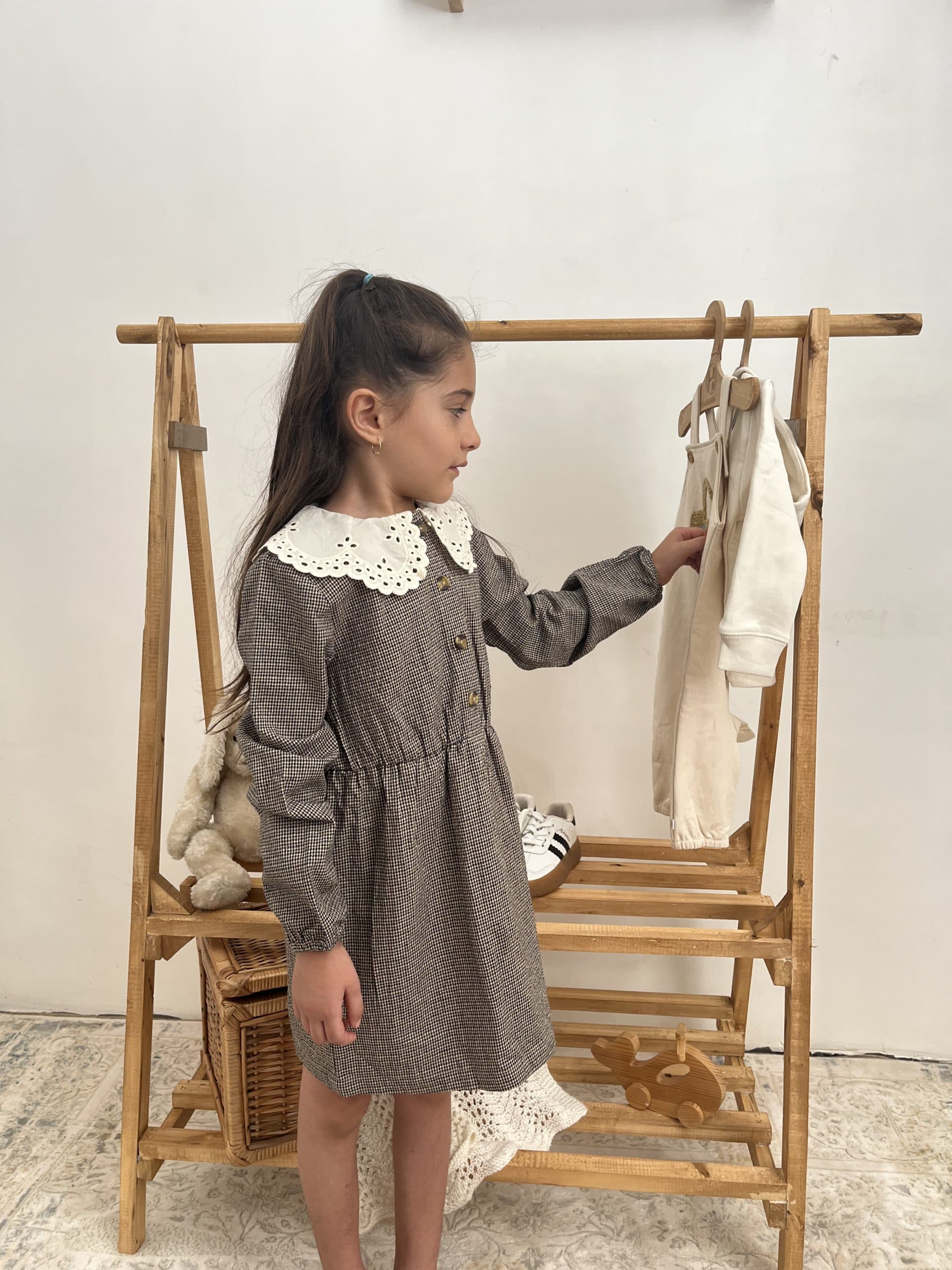 مجلسی وارداتی دخترانه