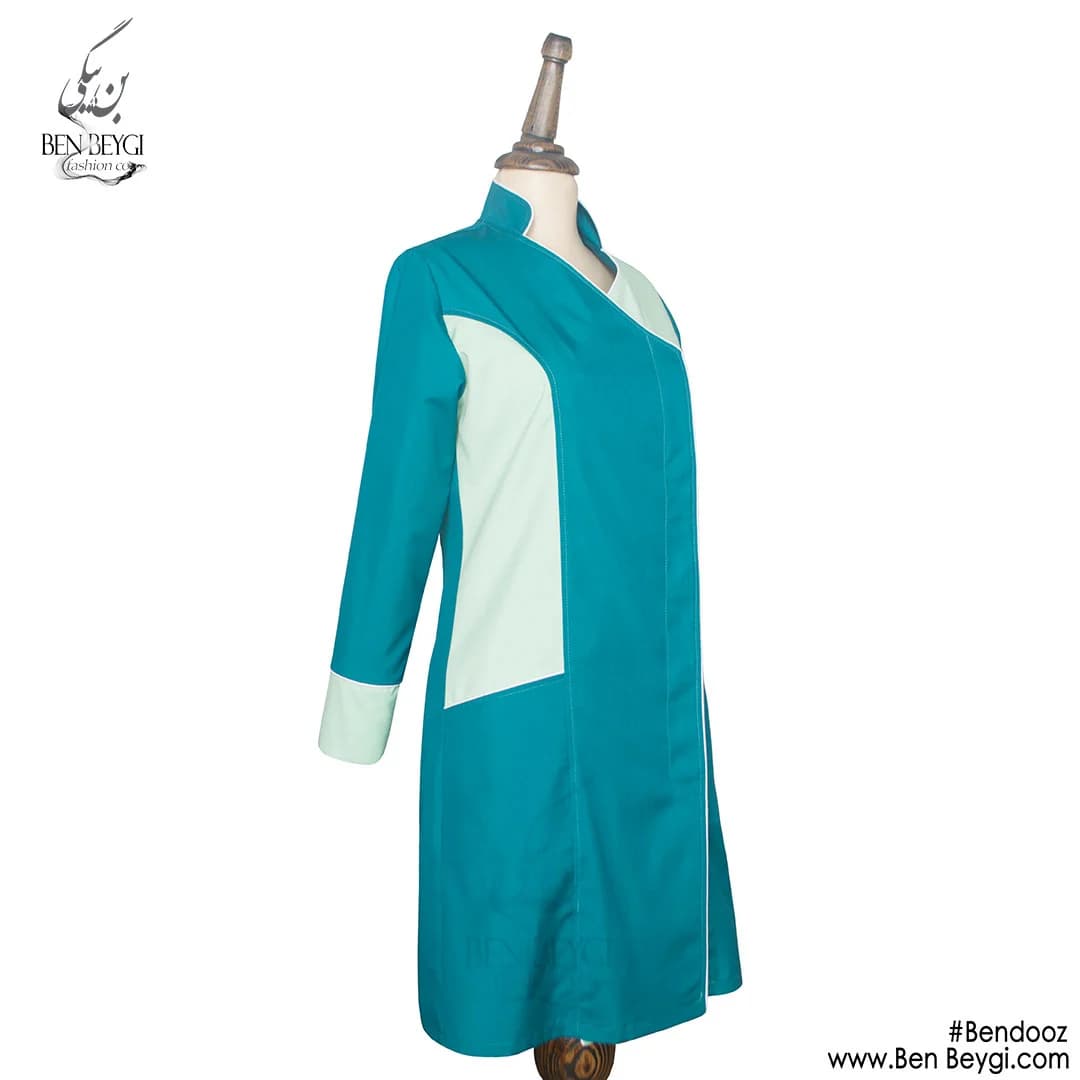 مانتو کار زنانه پارچه کجراه رنگ سبز تیره خرج کار سبز روشن یقه ایستاده قد 95 کد 23832 — تصویر ۲