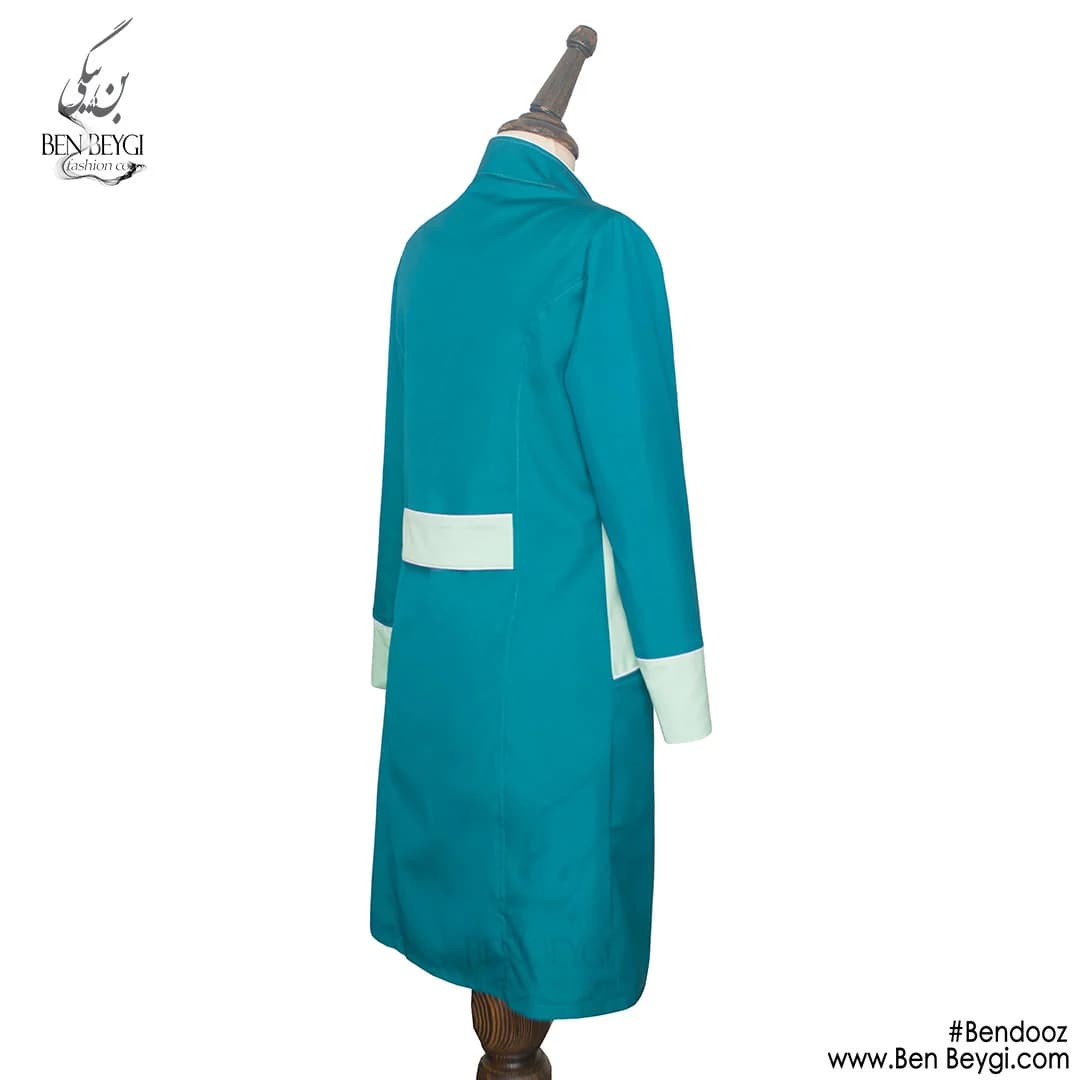مانتو کار زنانه پارچه کجراه رنگ سبز تیره خرج کار سبز روشن یقه ایستاده قد 95 کد 23832 — تصویر ۳